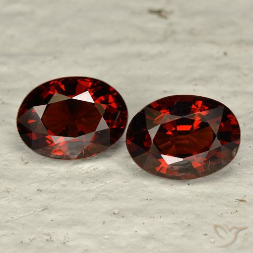 3.39ctw Natural Rojo sangre intenso Granate piropo, Ovalada, VVS-VS