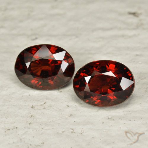 3.36ctw Natural Rojo oscuro Granate piropo, Ovalada, VVS-VS