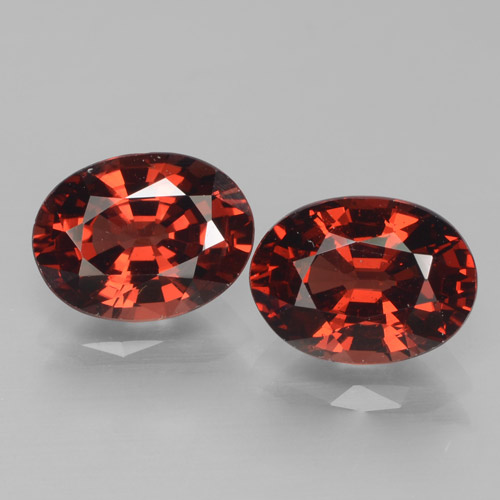 Gemas de Granate Piropo Rojo oscuro natural de 3.52 ct, Corte Óvalo, VVS-VS