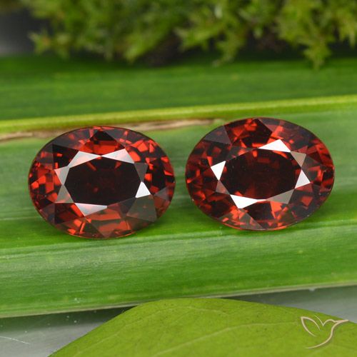 3.40ctw Natural Rojo oscuro Granate piropo, Ovalada, VVS-VS