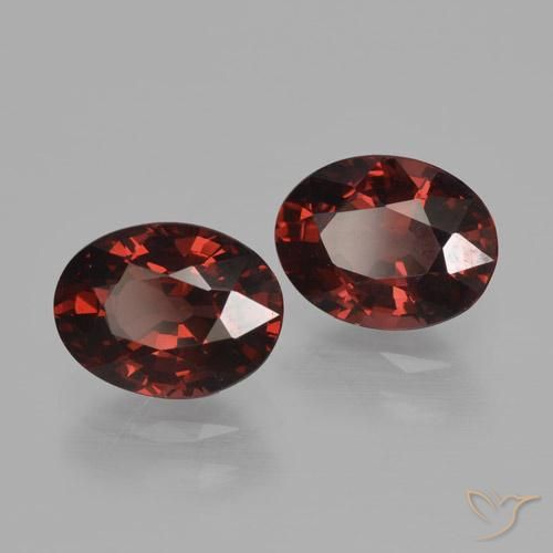 Gemas de Granate piropo Rojo sangre intenso natural de 3.35 ct, Ovalada, VVS-VS