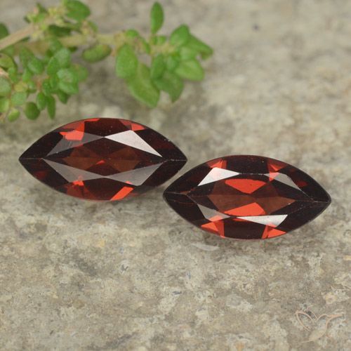 2.44ctw Natural Rojo oscuro Granate piropo, Marquesa, VVS-VS