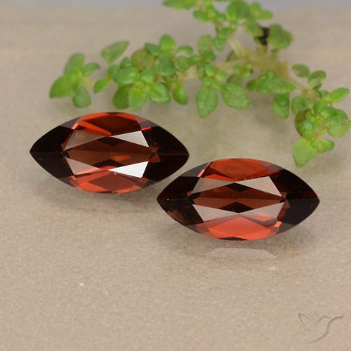 2.71ctw Natural Rojo oscuro Granate piropo, Marquesa, VVS-VS
