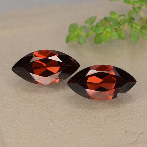 2.70ctw Natural Rojo oscuro Granate piropo, Marquesa, VVS-VS