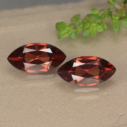 2.58ctw Natural Rojo oscuro Granate piropo, Marquesa, VVS-VS