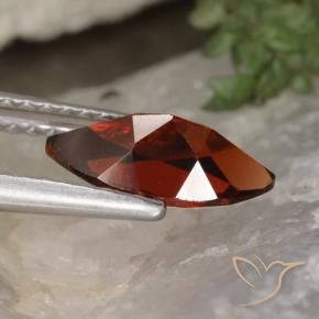 Granate piropo Rojo medio natural de 1.28 ct, Marquesa, VVS-VS