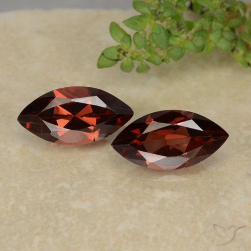2.50ctw Natural Rojo medio Granate piropo, Marquesa, VVS-VS
