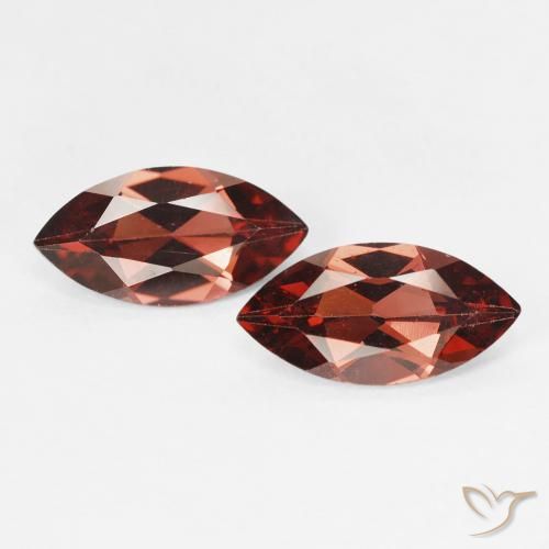 2.27ctw Natural Medium Dark-Red Granate piropo, Marquesa, VVS-VS