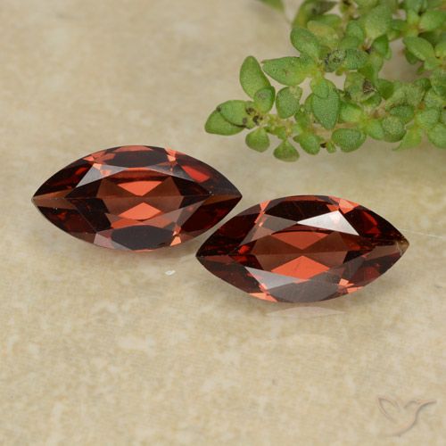 2.30ctw Natural Rojo oscuro Granate piropo, Marquesa, VVS-VS