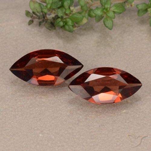 1.71ctw Natural Rojo oscuro Granate piropo, Marquesa, VVS-VS