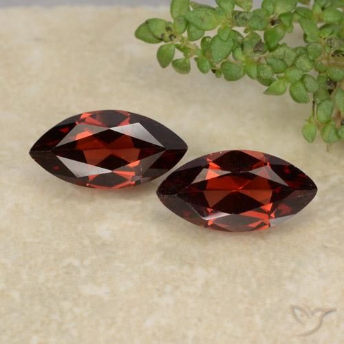 2.69ctw Natural Rojo oscuro Granate piropo, Marquesa, VVS-VS