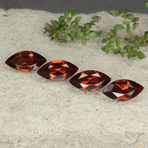 4.35ctw Natural Rojo oscuro Granate piropo, Marquesa, VVS-VS