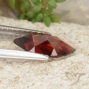 Granate piropo Rojo oscuro natural de 1.21 ct, Marquesa, VVS-VS