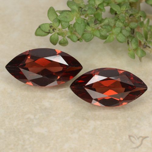 2.30ctw Natural Rojo oscuro Granate piropo, Marquesa, VVS-VS