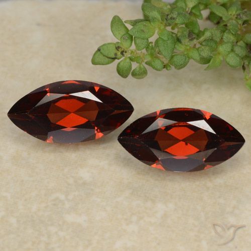 2.32ctw Natural Rojo sangre intenso Granate piropo, Marquesa, VVS-VS