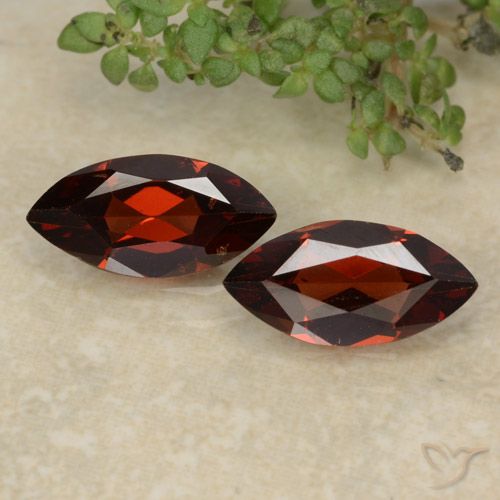 2.30ctw Natural Rojo sangre intenso Granate piropo, Marquesa, VVS-VS