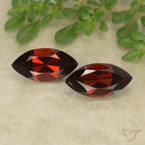 2.49ctw Natural Rojo oscuro Granate piropo, Marquesa, VVS-VS