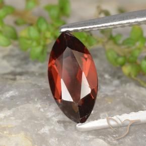 Granate piropo Rojo oscuro natural de 1.36 ct, Marquesa, VS