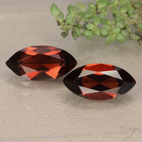 2.57ctw Natural Rojo oscuro Granate piropo, Marquesa, VVS-VS