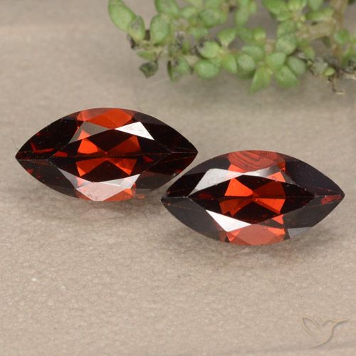 2.71ctw Natural Rojo oscuro Granate piropo, Marquesa, VVS-VS