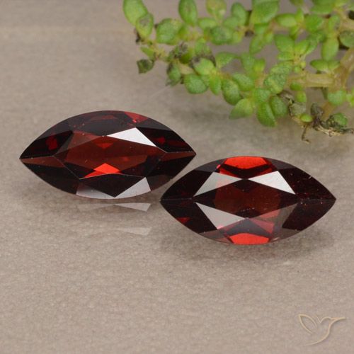 2.22ctw Natural Rojo oscuro Granate piropo, Marquesa, VVS-VS