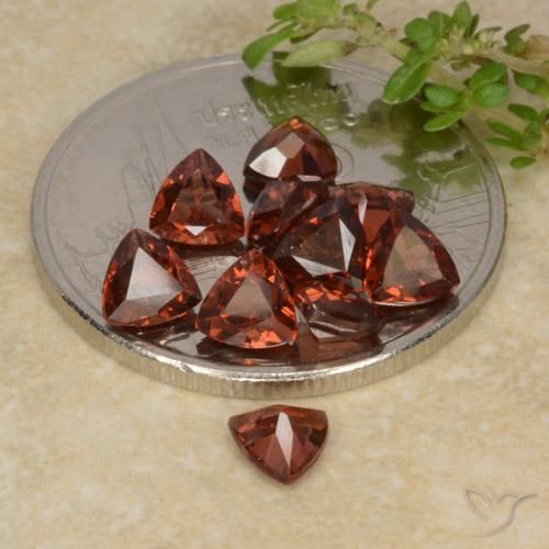 Gemas de Granate piropo Rojo oscuro natural de 2.74 ct, Trillón, VS