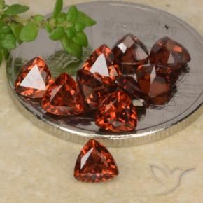 Gemas de Granate Piropo Rojo escarlata natural de 2.89 ct, Trillón, VS