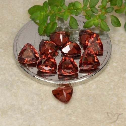 Gemas de Granate piropo Rojo oscuro natural de 2.95 ct, Trillón, VS