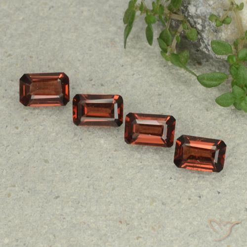 Gemas de Granate piropo Rojo sangría natural de 2.07 ct, Corte Octágono / Esmeralda, VS