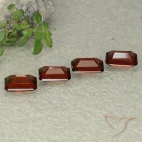 Gemas de Granate piropo Rojo oscuro natural de 2.79 ct, Corte Octágono / Esmeralda, VS