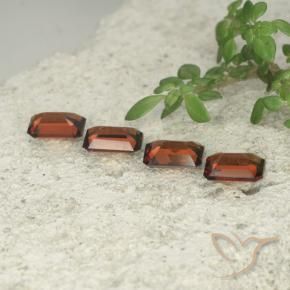 Gemas de Granate piropo Rojo sangría natural de 2.25 ct, Corte Octágono / Esmeralda, VS
