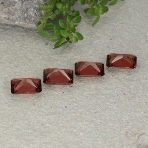 Gemas de Granate piropo Rojo oscuro natural de 2.57 ct, Corte Octágono / Esmeralda, VVS-VS