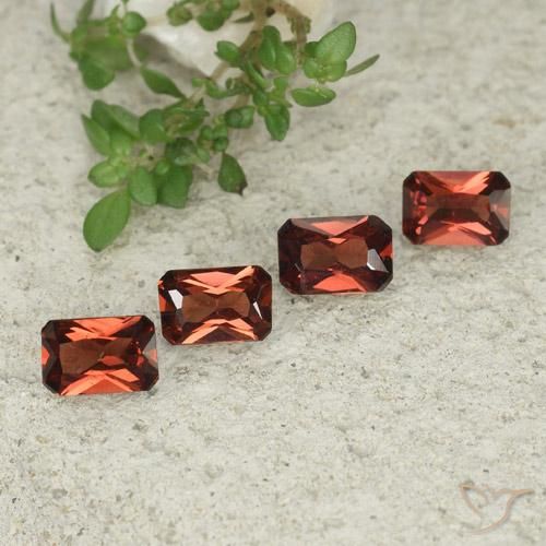 Gemas de Granate piropo Rojo sangría natural de 2.44 ct, Corte Octágono / Esmeralda, VVS-VS