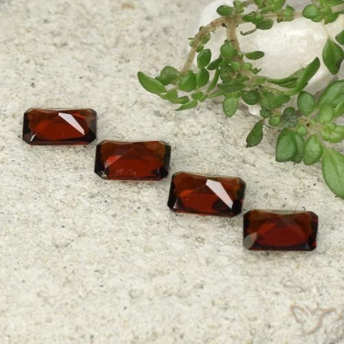 Gemas de Granate piropo Rojo sangría natural de 2.40 ct, Corte Octágono / Esmeralda, VVS-VS