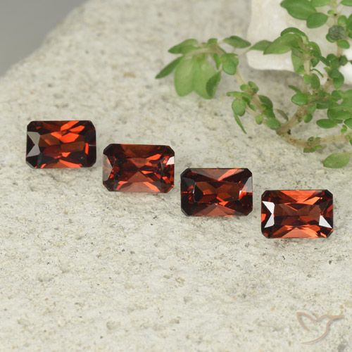 2.64ctw Natural Rojo medio Granate piropo, corte esmeralda, VVS-VS