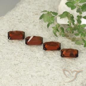 Gemas de Granate piropo Rojo medio natural de 2.64 ct, Corte Octágono / Esmeralda, VVS-VS