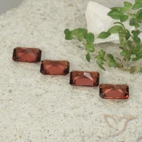 Gemas de Granate piropo Rojo oscuro natural de 2.44 ct, Corte Octágono / Esmeralda, VVS-VS