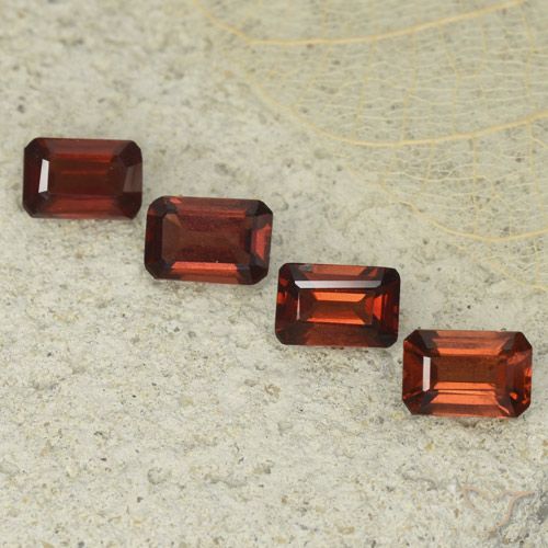 Gemas de Granate piropo Rojo oscuro natural de 2.64 ct, Corte Octágono / Esmeralda, VS