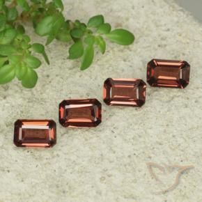 Gemas de Granate piropo Rojo sangría natural de 2.06 ct, Corte Octágono / Esmeralda, VS