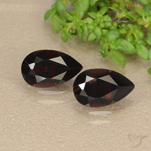 1.88ctw Natural Rojo oscuro Granate piropo, En forma de pera, VVS-VS
