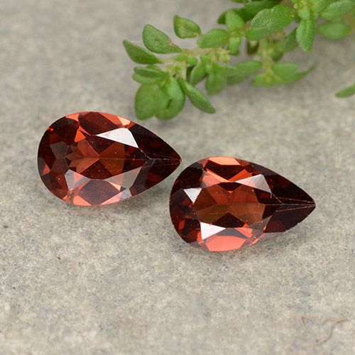 1.75ctw Natural Rojo oscuro Granate piropo, En forma de pera, VVS-VS