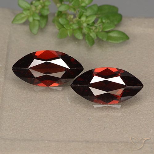 3.70ctw Natural Rojo oscuro Granate piropo, Marquesa, VVS-VS