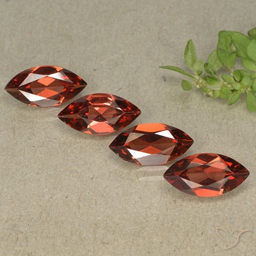 4.05ctw Natural Rojo medio Granate piropo, Marquesa, VVS-VS