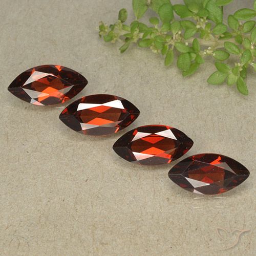 4.41ctw Natural Rojo oscuro Granate piropo, Marquesa, VVS-VS