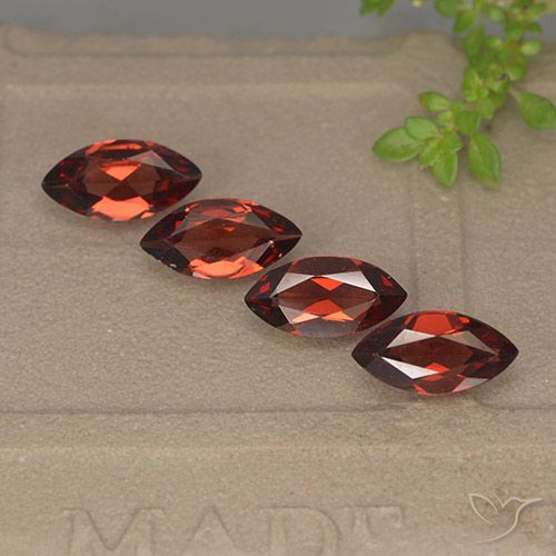 4.23ctw Natural Rojo oscuro Granate piropo, Marquesa, VVS-VS