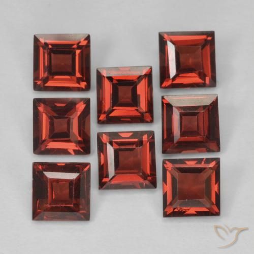 Gemas de Granate piropo Rojo escarlata intenso natural de 3.47 ct, Cuadrado, VVS-VS