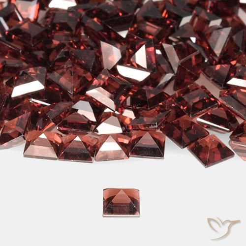 Granate piropo Rojo oscuro natural de 0.47 ct, Cuadrado, VVS-VS