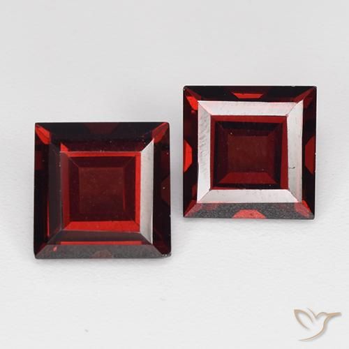 Gemas de Granate piropo Rojo oscuro natural de 4.27 ct, Cuadrado, VVS-VS