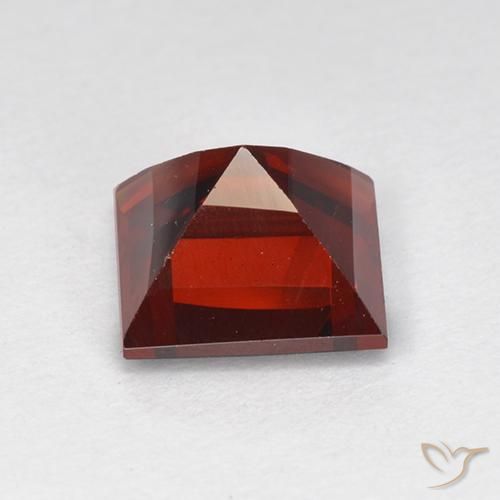 Granate piropo Rojo oscuro natural de 2.29 ct, Cuadrado, VVS-VS