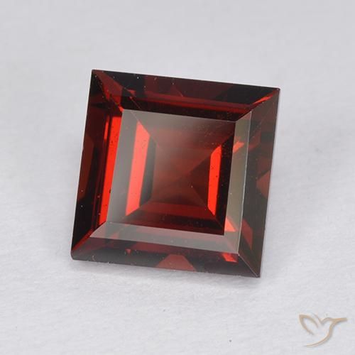 Granate piropo Rojo oscuro natural de 2.17 ct, Cuadrado, VVS-VS